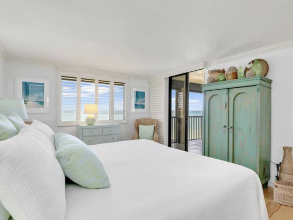 6th floor views Gulf Front of Vanderbilt Beach 3 month rental